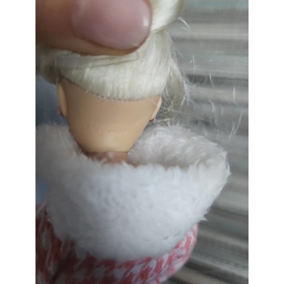 COPY - Vintage hamilton candi doll dressed in Winter Holiday outfit - Picture 7 of 7